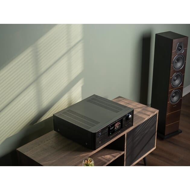 102610_Rel WEB_Image_Rotel_RAS-5000_-_Sort_Strømmeforsterker__ras-5000_lifestyle7409350259_plid_23364.jpeg